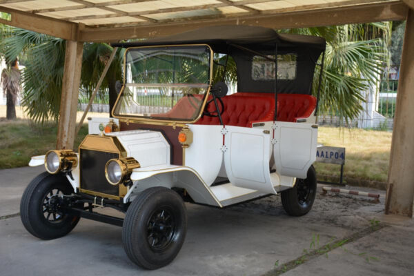 Rariro Durable 5kw Antique Model T Coupe Electric Tourist Car